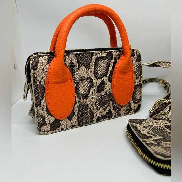 Mini bags Steve Madden. Color imitation python, orange et Gold, intérieur noir. - Picture 2 of 8